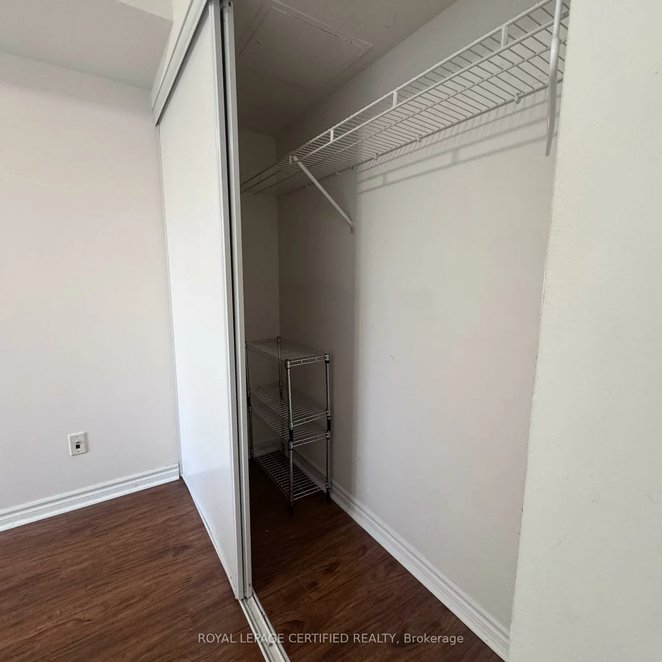 25, Kingsbridge Garden, Hurontario, Mississauga