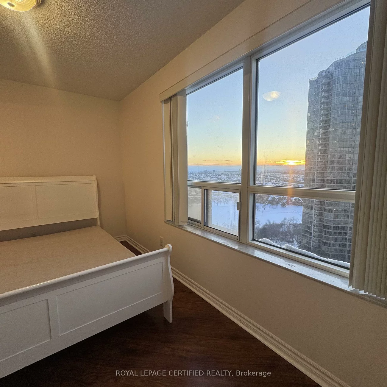 25, Kingsbridge Garden, Hurontario, Mississauga