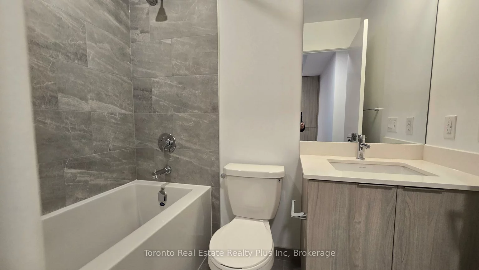 395, Square One, City Centre, Mississauga