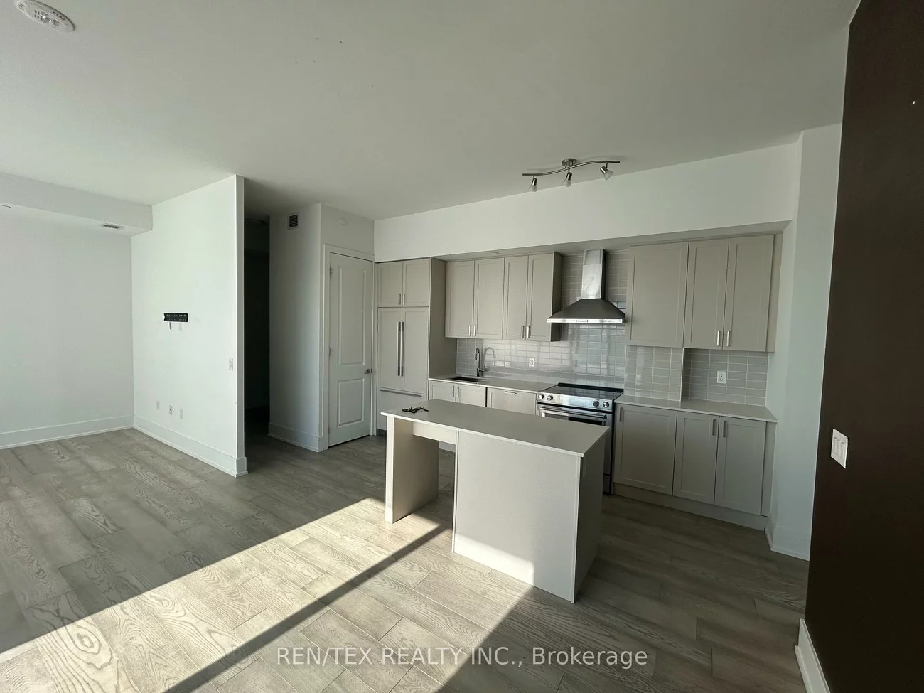 1063, Douglas Mccurdy, Lakeview, Mississauga