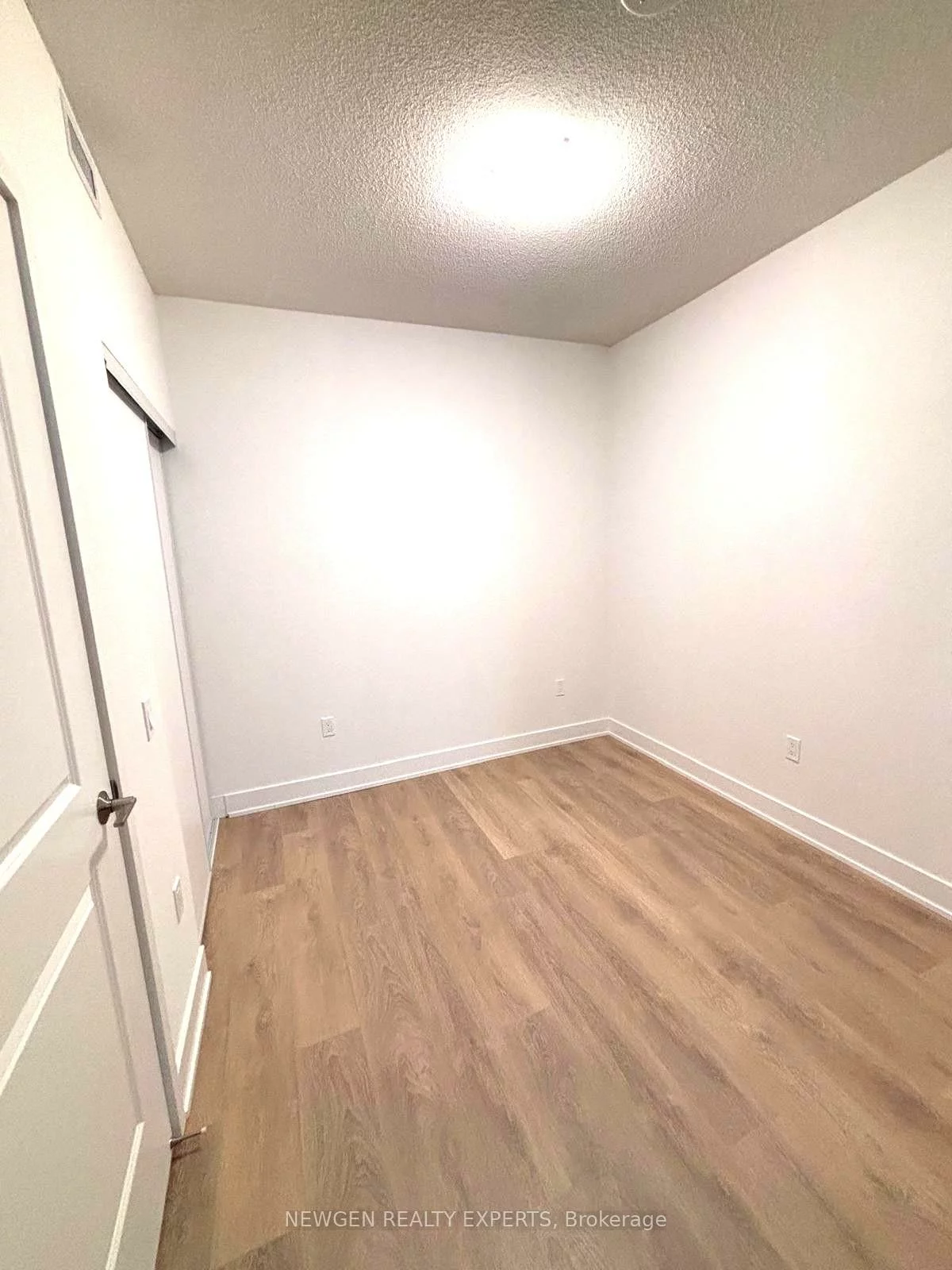 204, Burnhamthorpe, City Centre, Mississauga