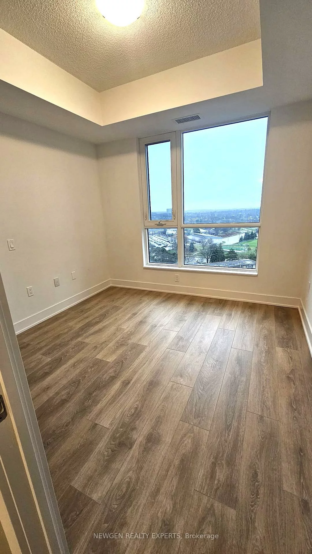 204, Burnhamthorpe, City Centre, Mississauga