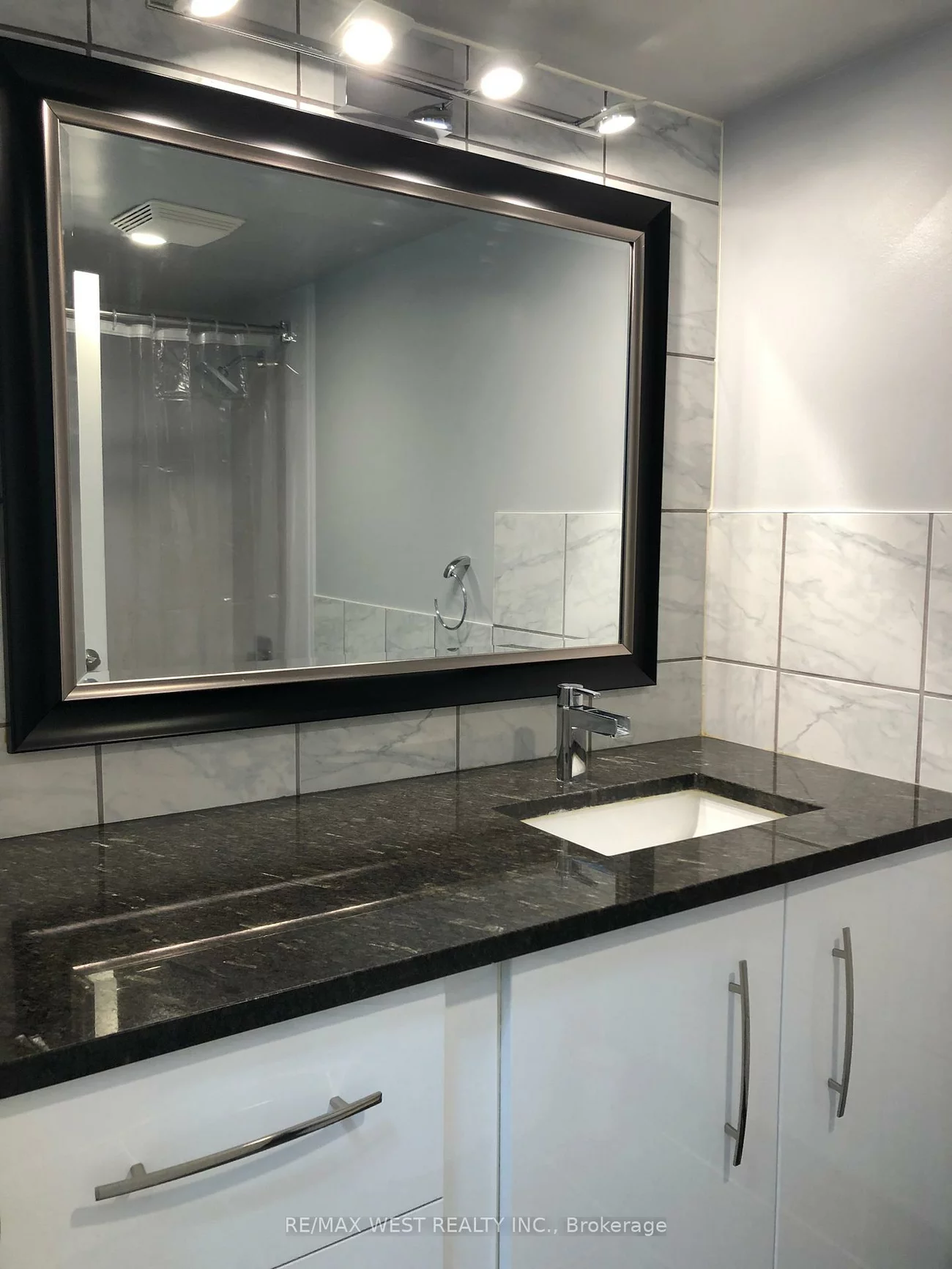 300, Webb, City Centre, Mississauga