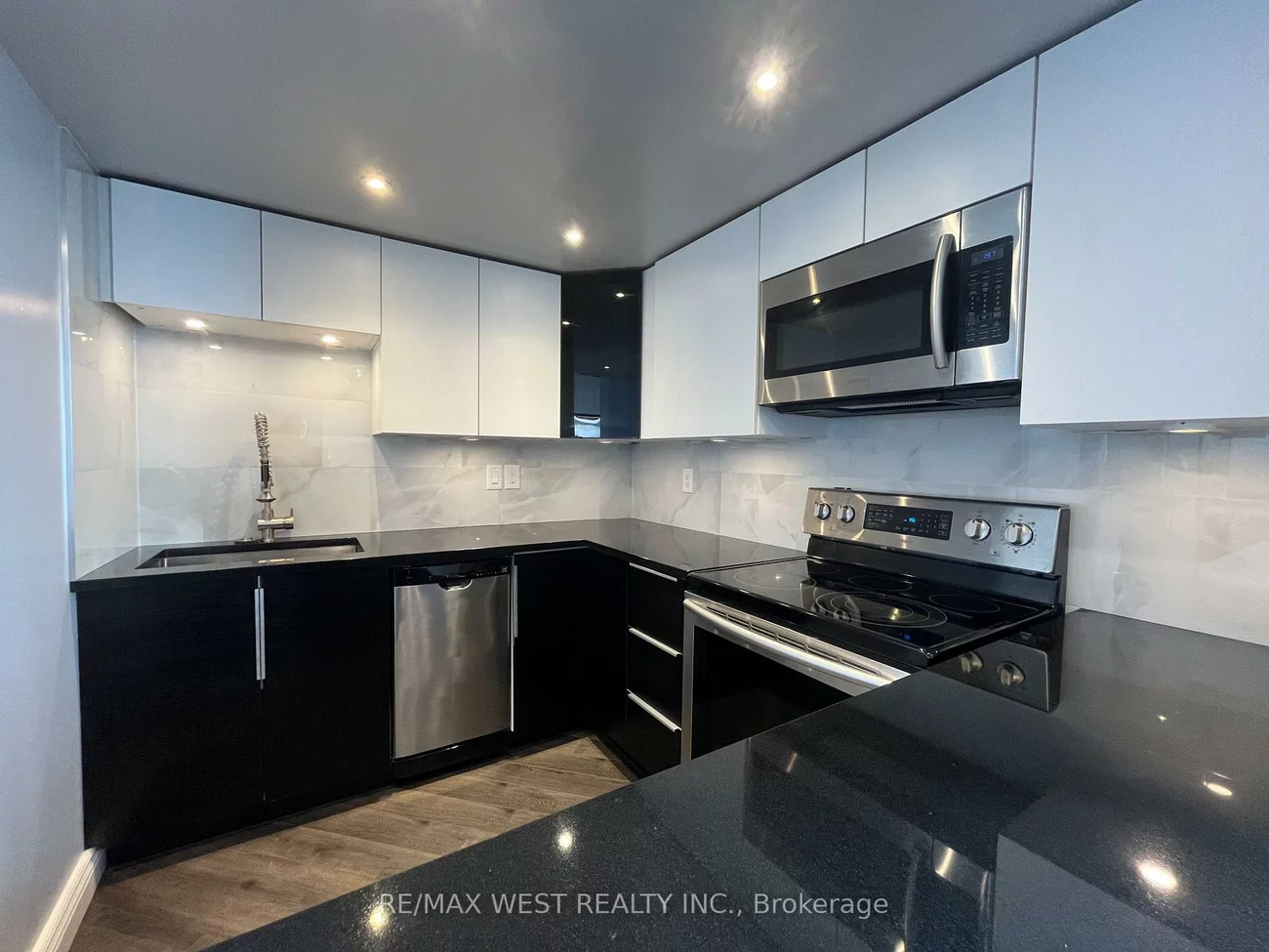 300, Webb, City Centre, Mississauga