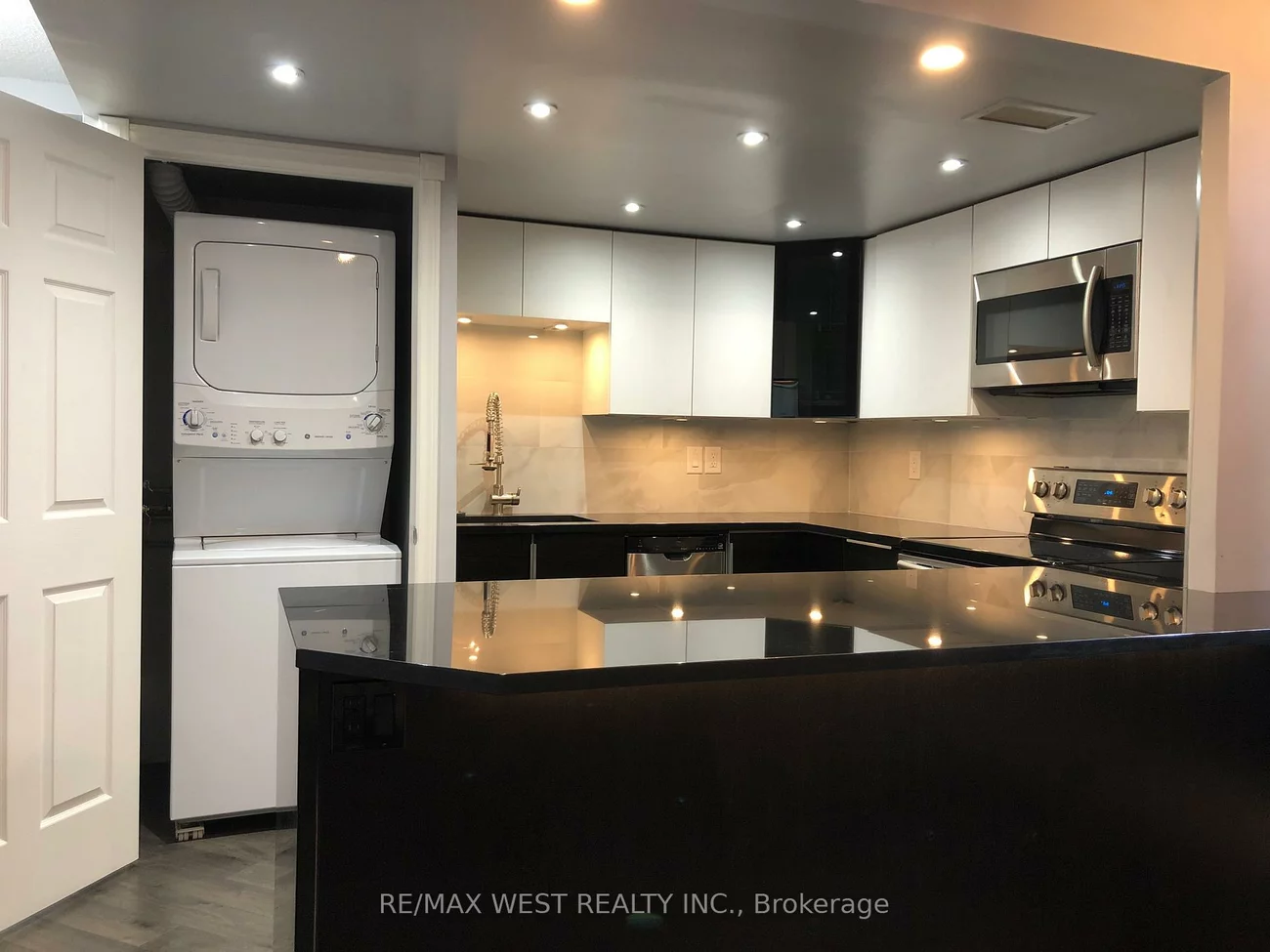 300, Webb, City Centre, Mississauga