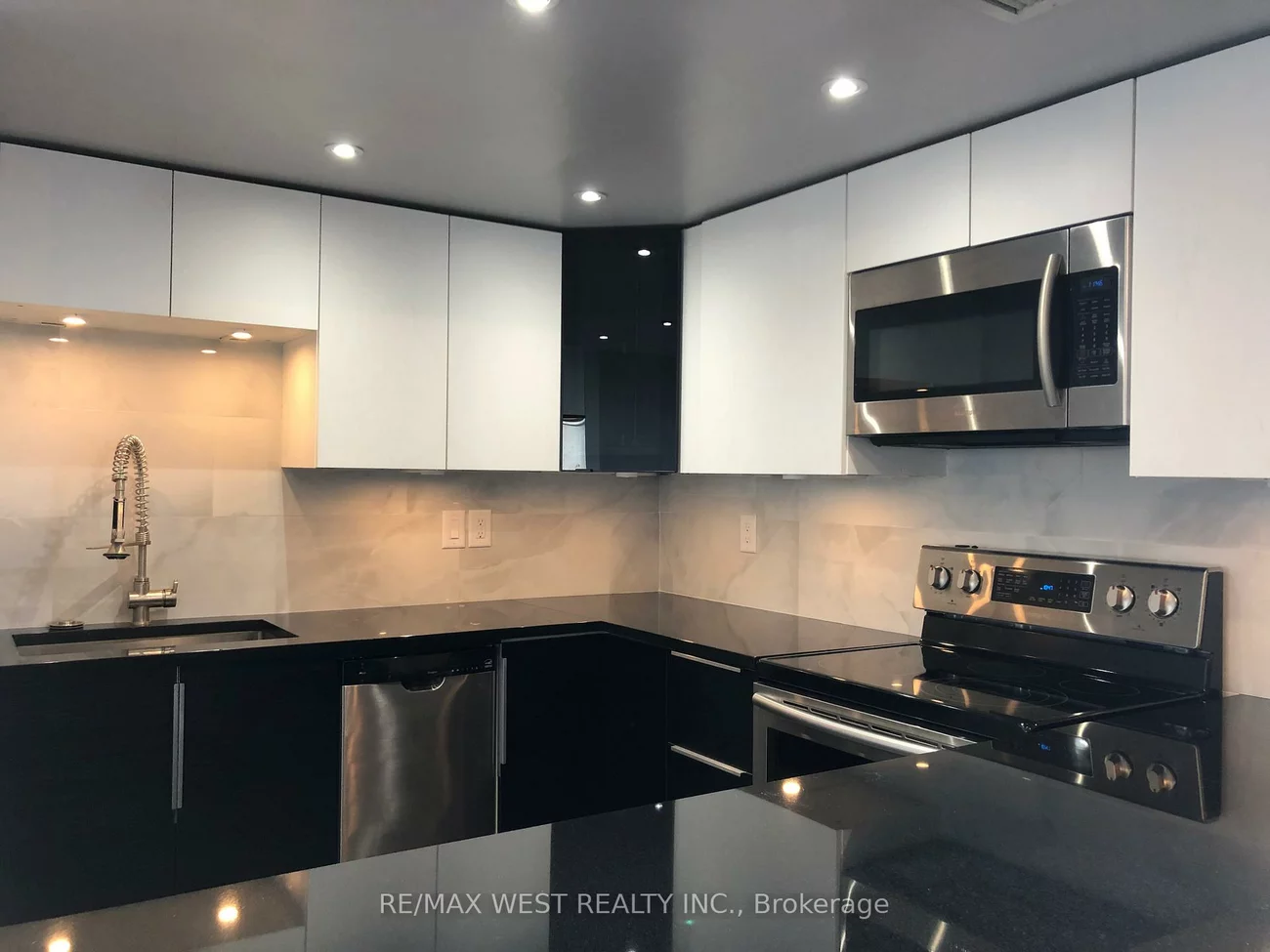 300, Webb, City Centre, Mississauga