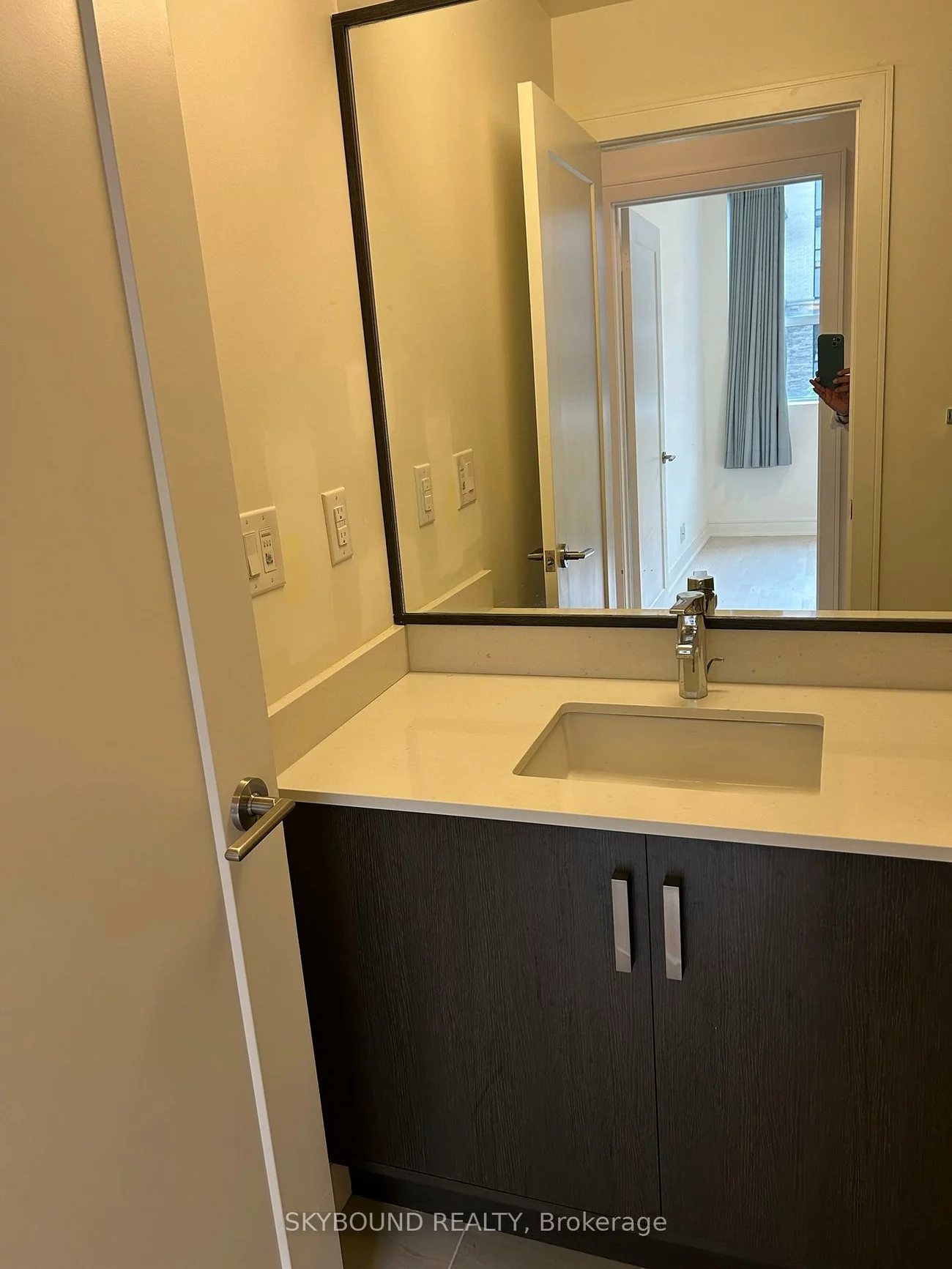 1575, Lakeshore, Clarkson, Mississauga