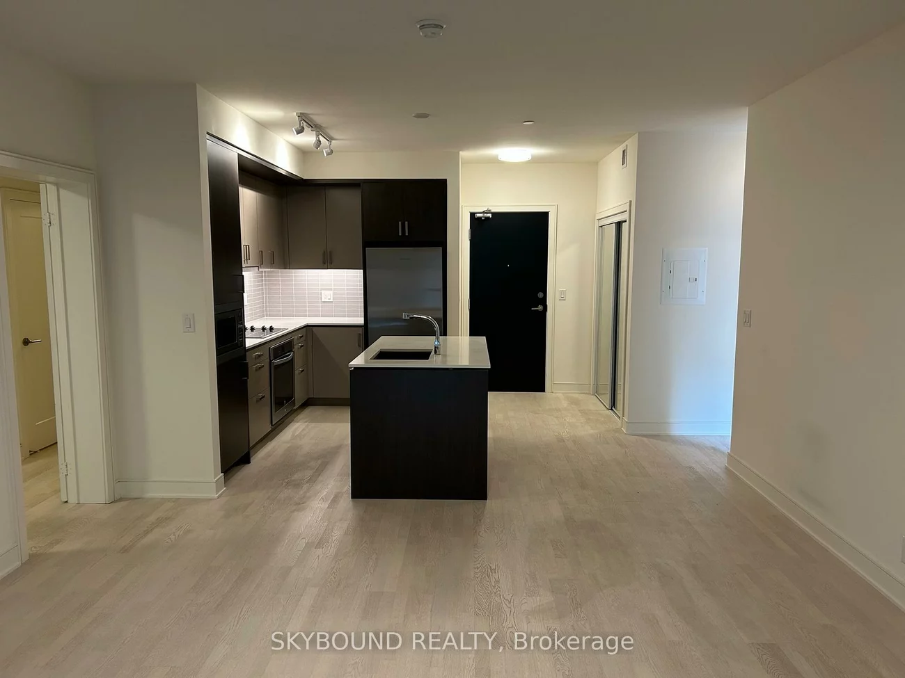 1575, Lakeshore, Clarkson, Mississauga