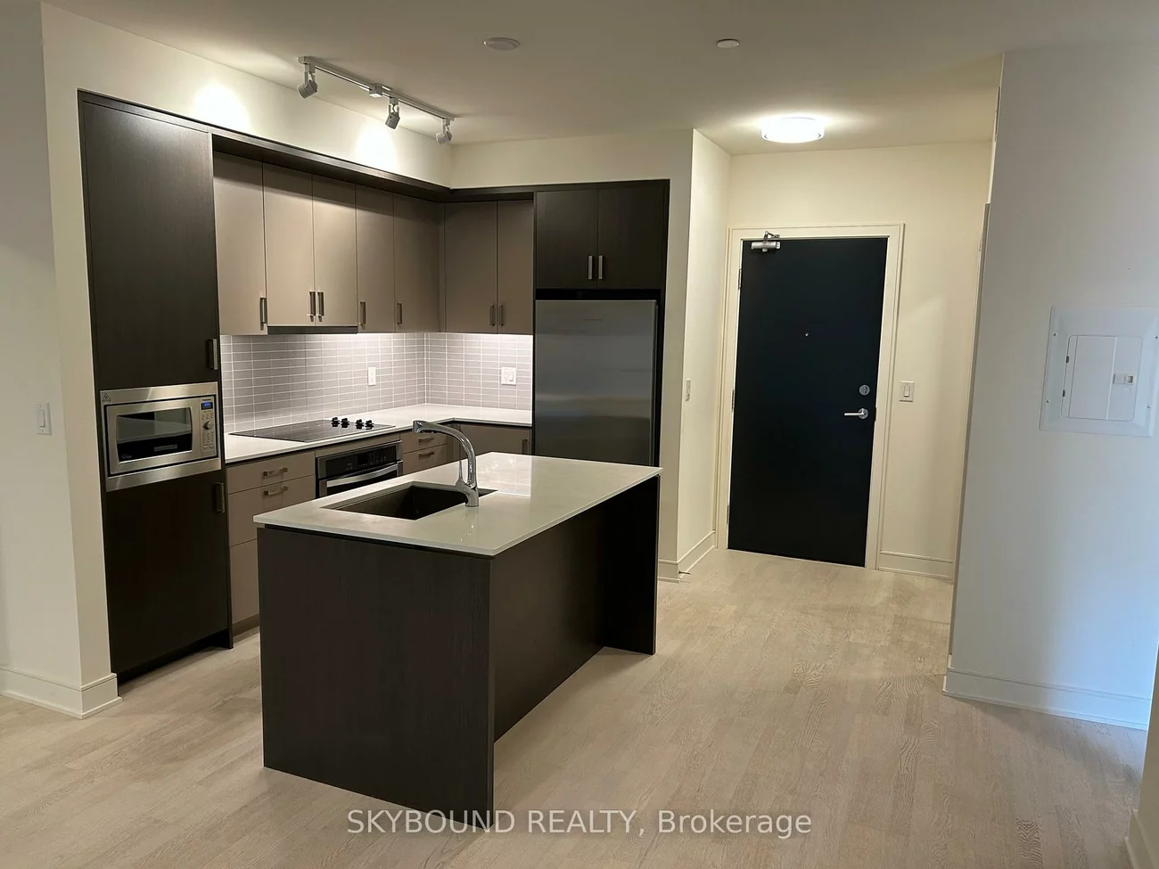 1575, Lakeshore, Clarkson, Mississauga