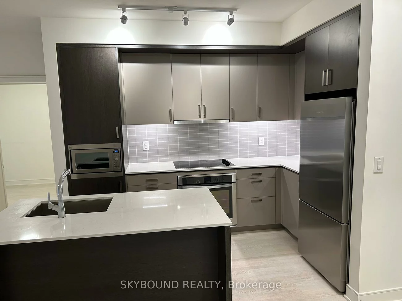 1575, Lakeshore, Clarkson, Mississauga