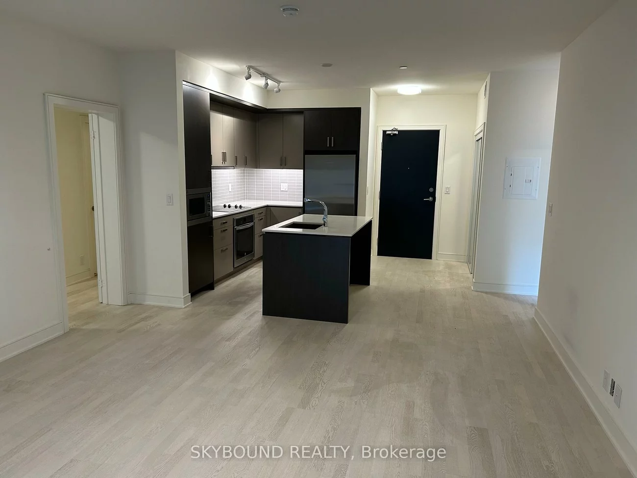 1575, Lakeshore, Clarkson, Mississauga