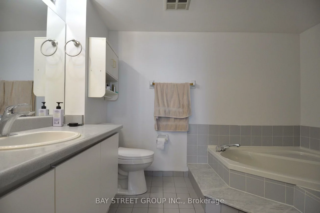 400, Webb, City Centre, Mississauga