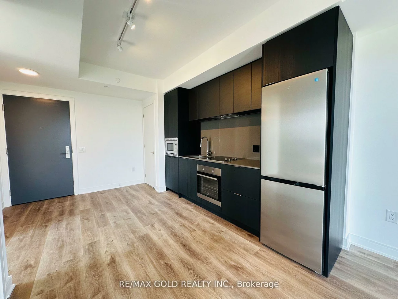 86, Dundas, Cooksville, Mississauga