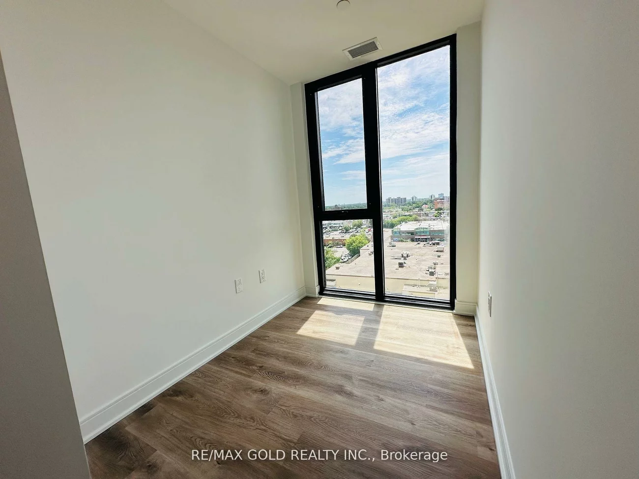 86, Dundas, Cooksville, Mississauga