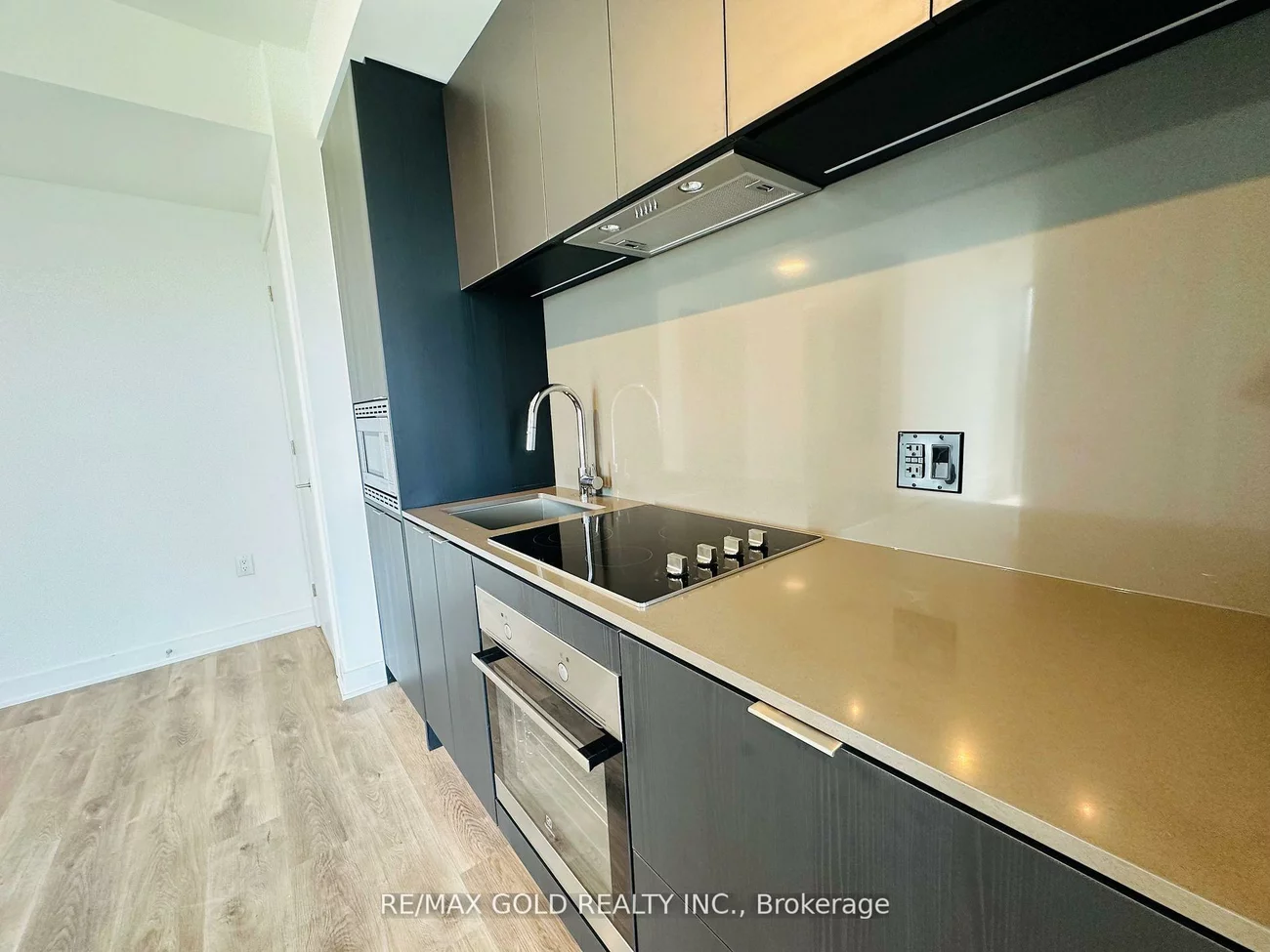 86, Dundas, Cooksville, Mississauga