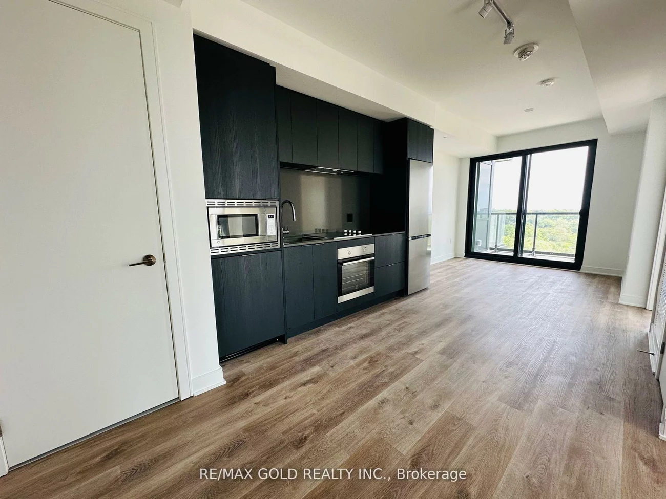 86, Dundas, Cooksville, Mississauga