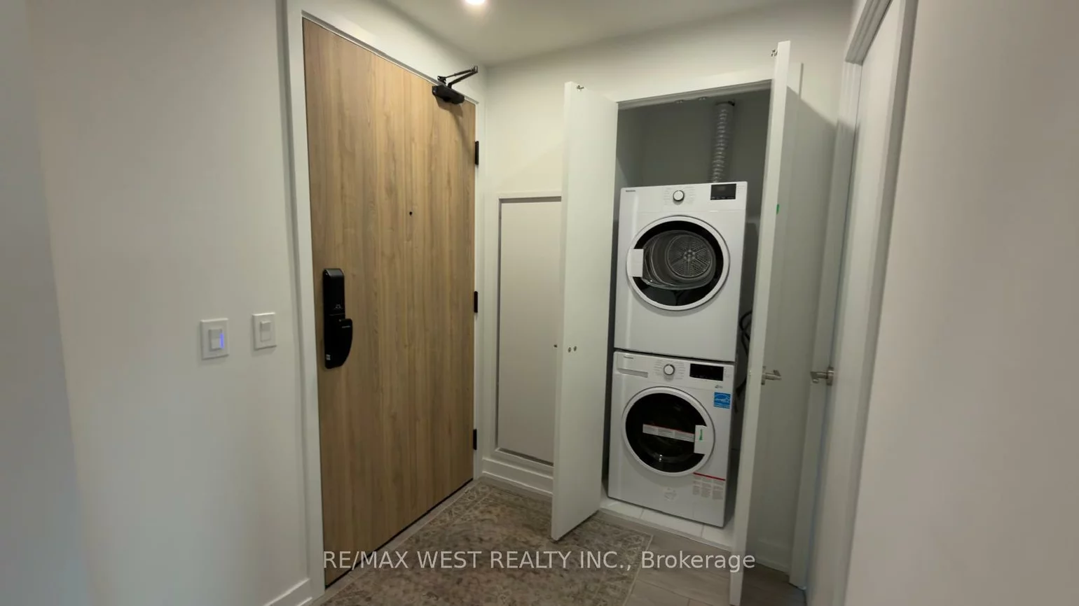 1, Fairview, Mississauga Valleys, Mississauga