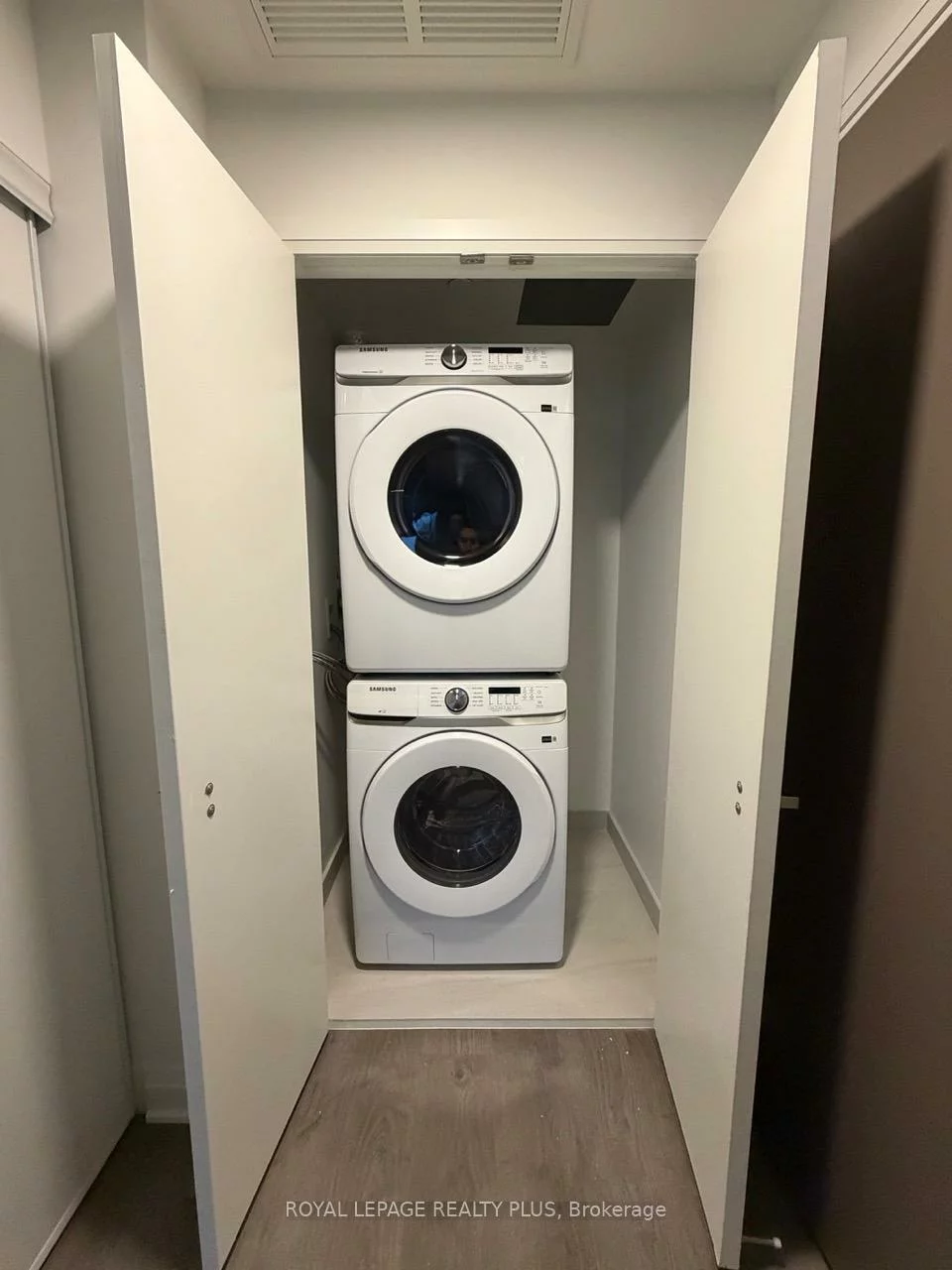 4015, The Exchange, City Centre, Mississauga