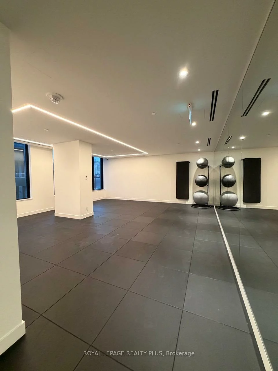 4015, The Exchange, City Centre, Mississauga