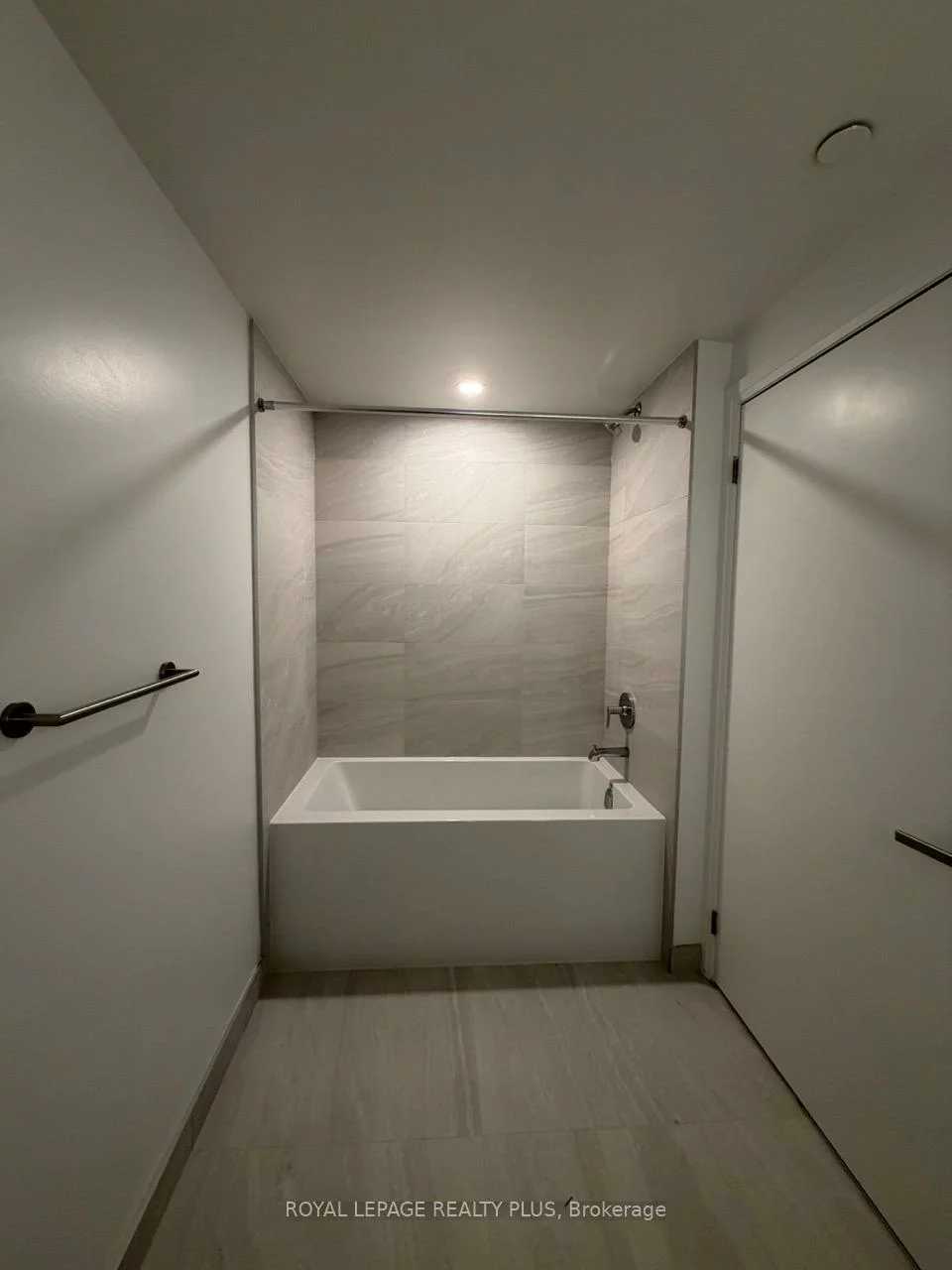 4015, The Exchange, City Centre, Mississauga