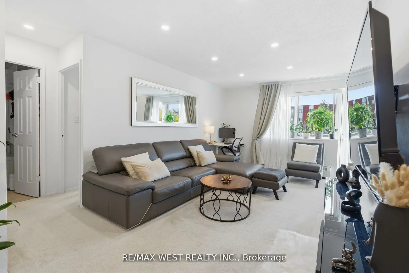 2485, Woking, Sheridan, Mississauga