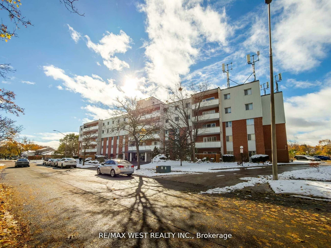 2485, Woking, Sheridan, Mississauga