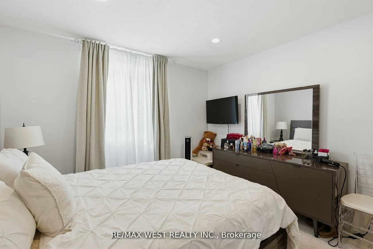 2485, Woking, Sheridan, Mississauga