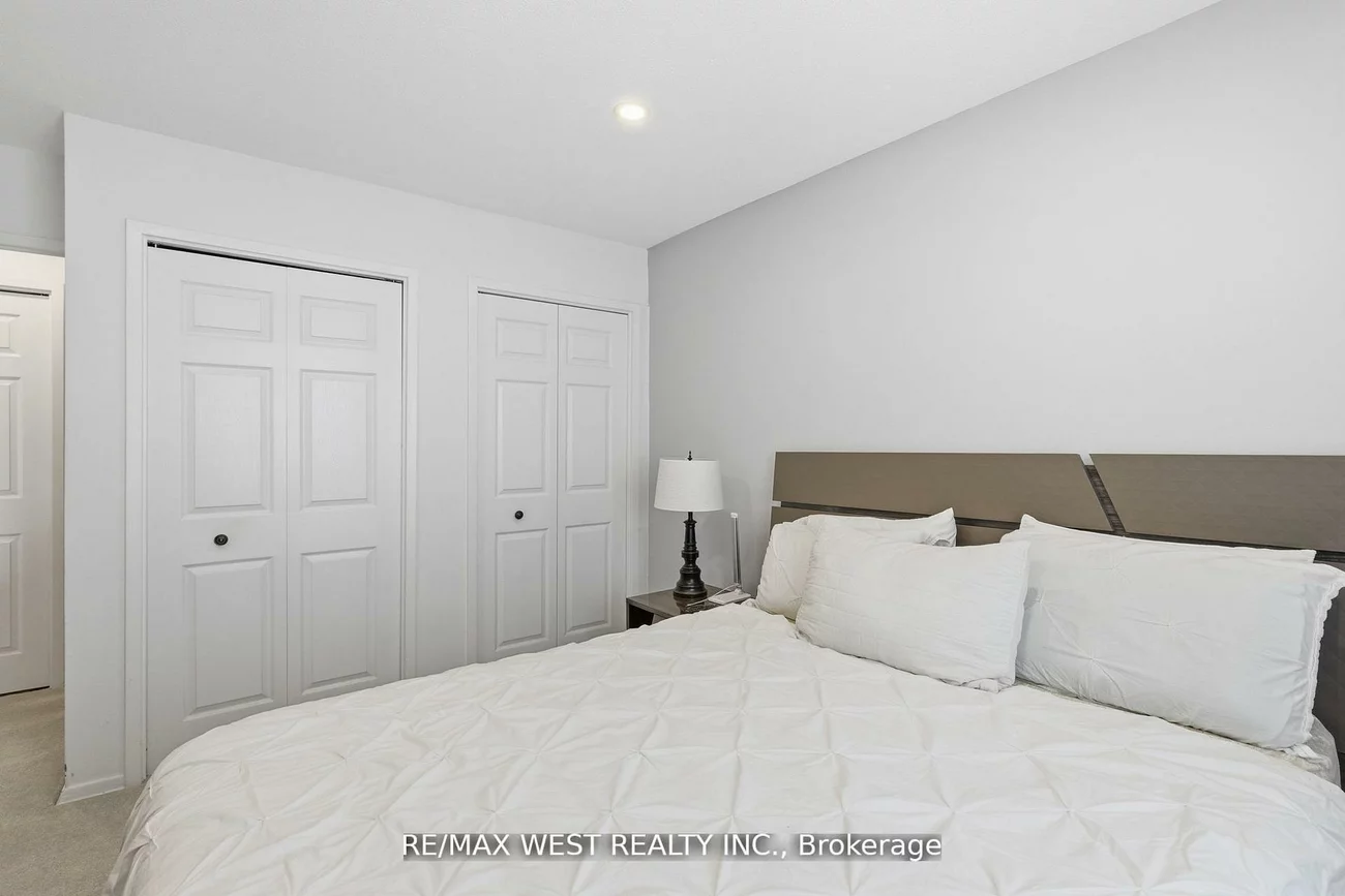 2485, Woking, Sheridan, Mississauga