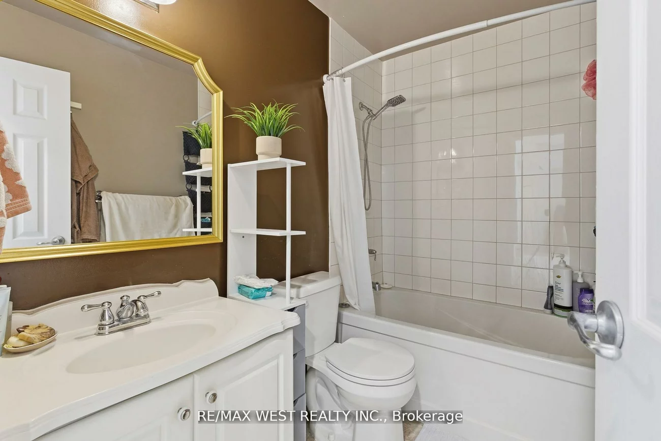 2485, Woking, Sheridan, Mississauga