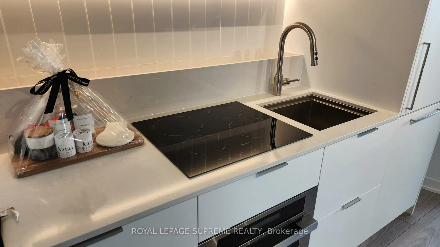 1, Fairview, Mississauga Valleys, Mississauga