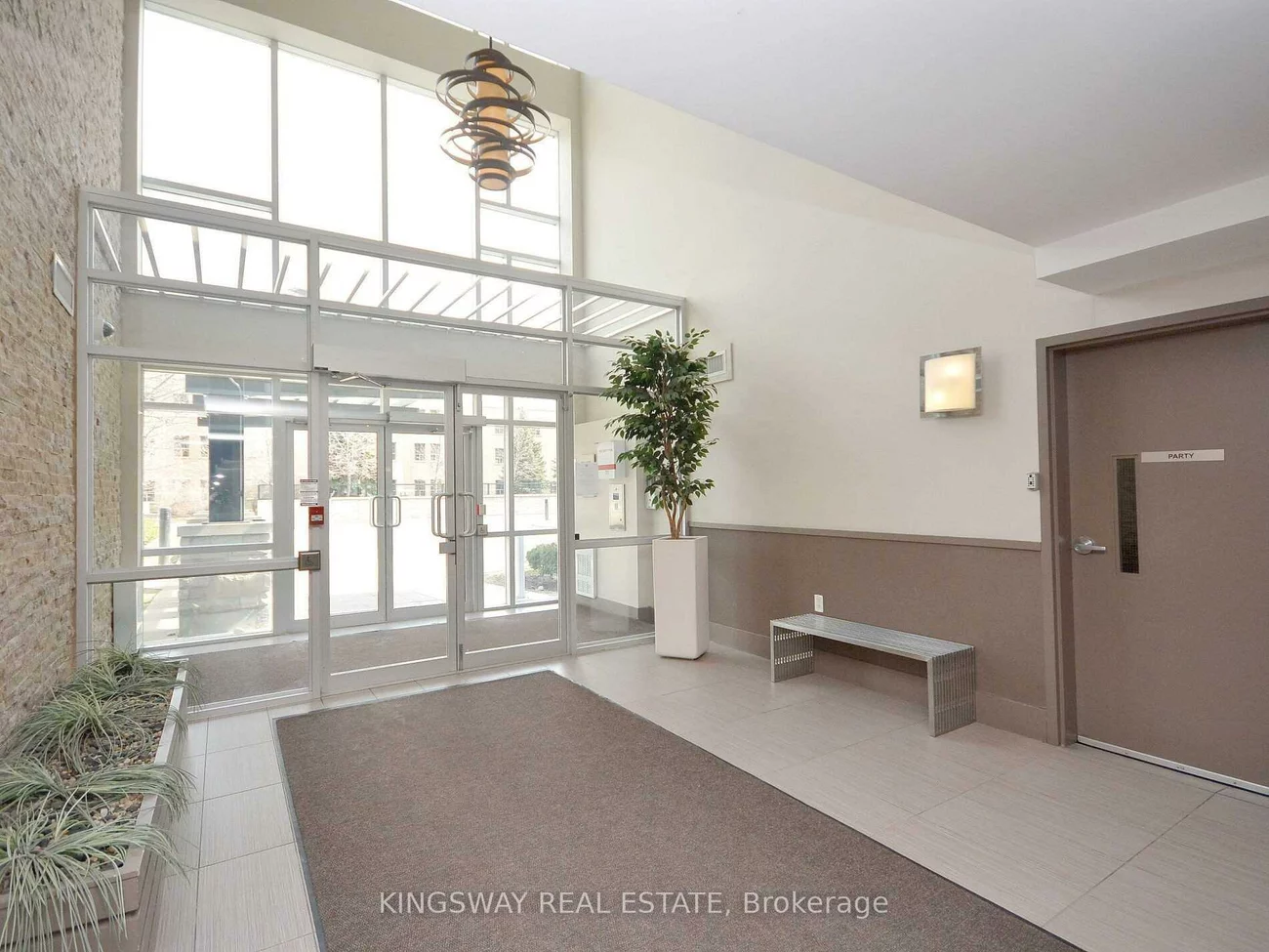 570, Lolita, Mississauga Valleys, Mississauga