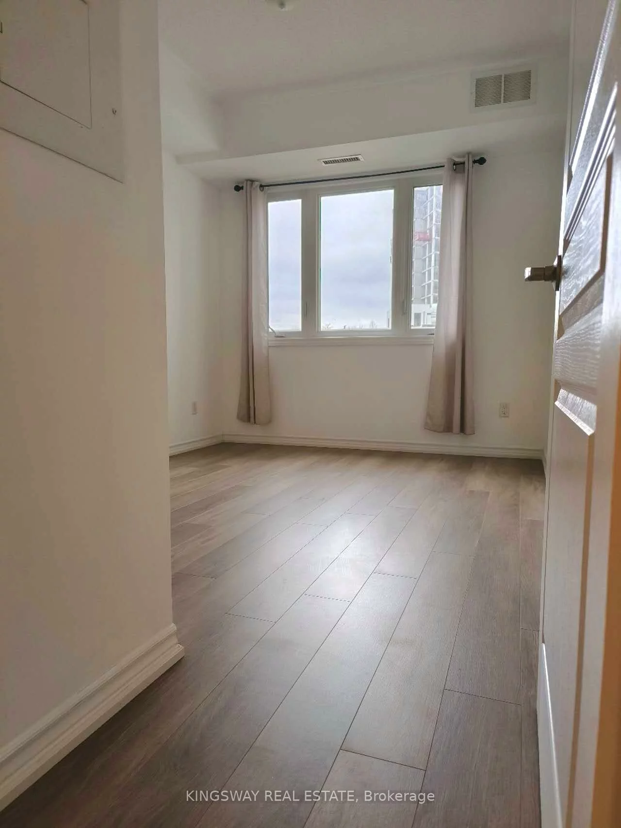 570, Lolita, Mississauga Valleys, Mississauga