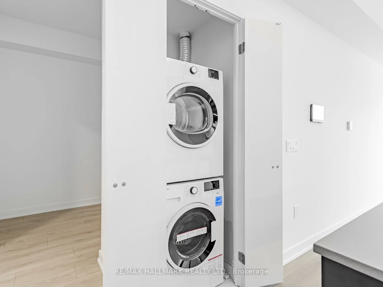 1, Fairview, Mississauga Valleys, Mississauga