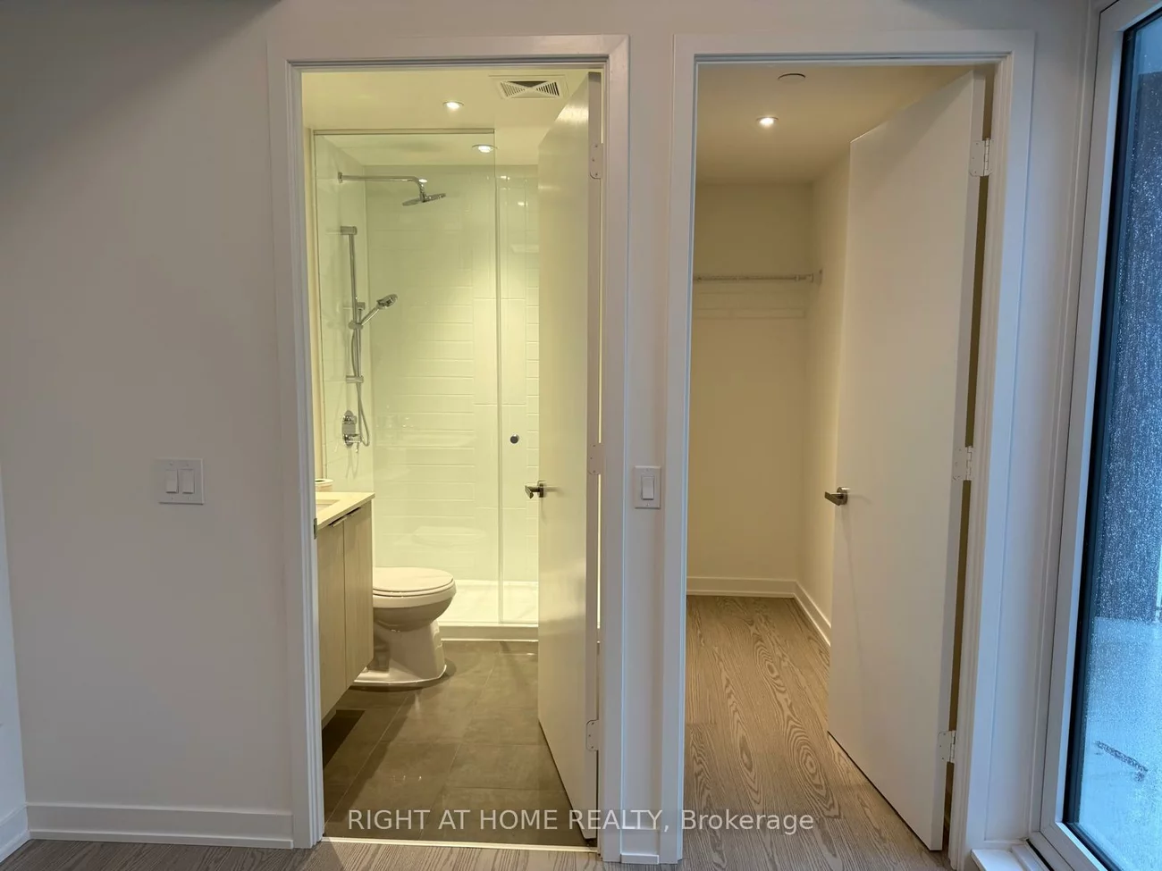 448, Burnhamthorpe, City Centre, Mississauga