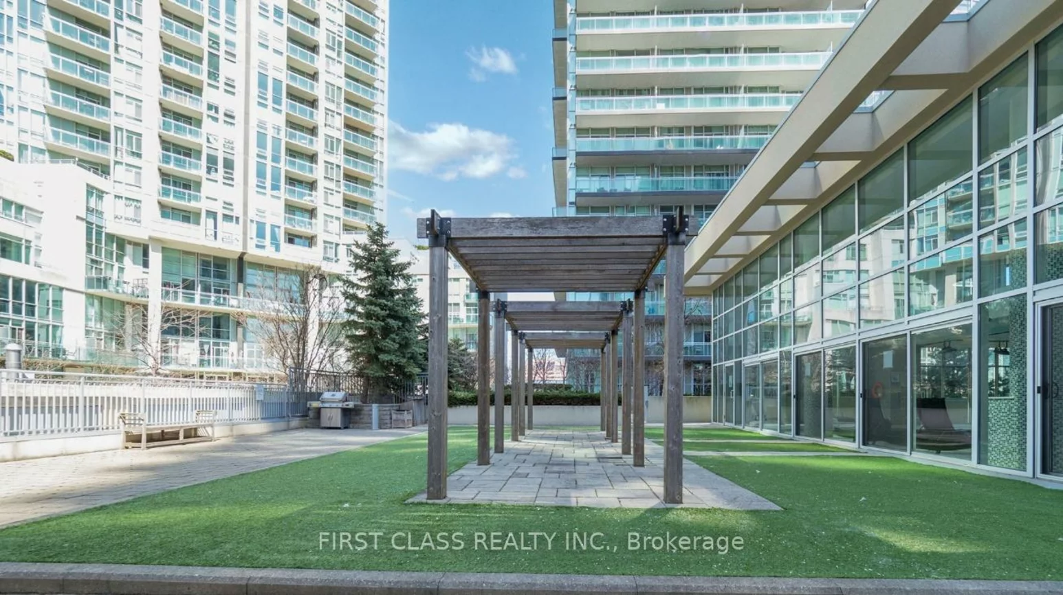 223, Webb, City Centre, Mississauga