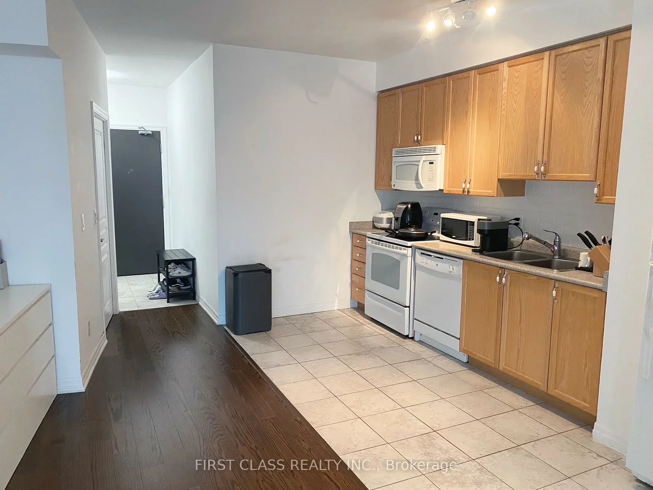 223, Webb, City Centre, Mississauga