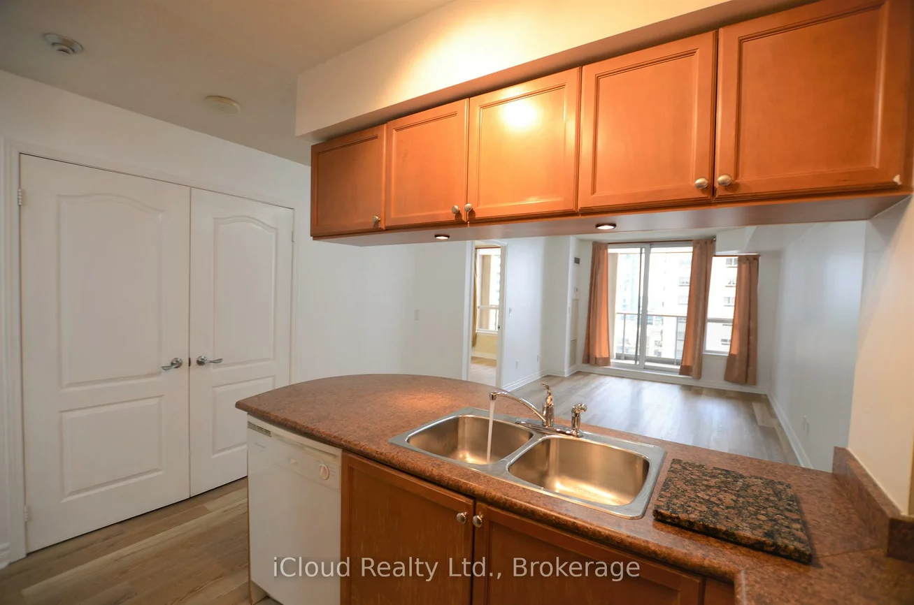 4090, Living Arts, City Centre, Mississauga