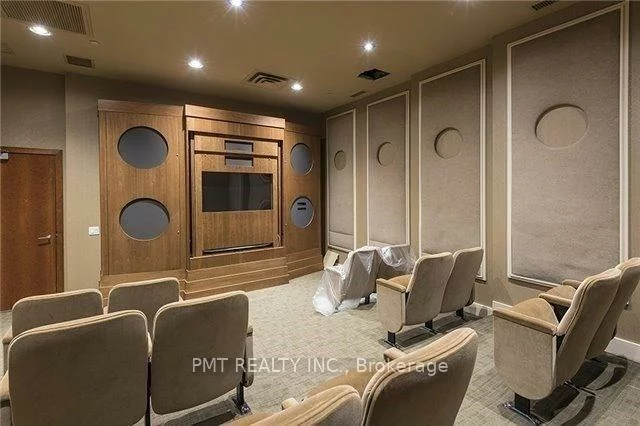 55, Strathaven, Hurontario, Mississauga