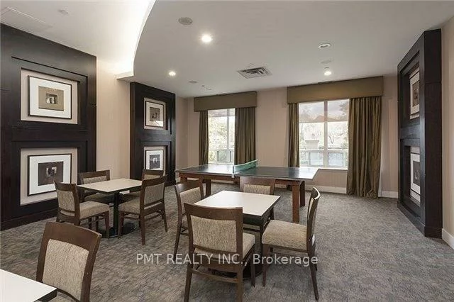 55, Strathaven, Hurontario, Mississauga