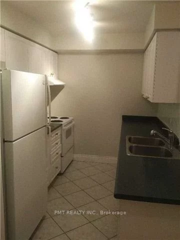 55, Strathaven, Hurontario, Mississauga