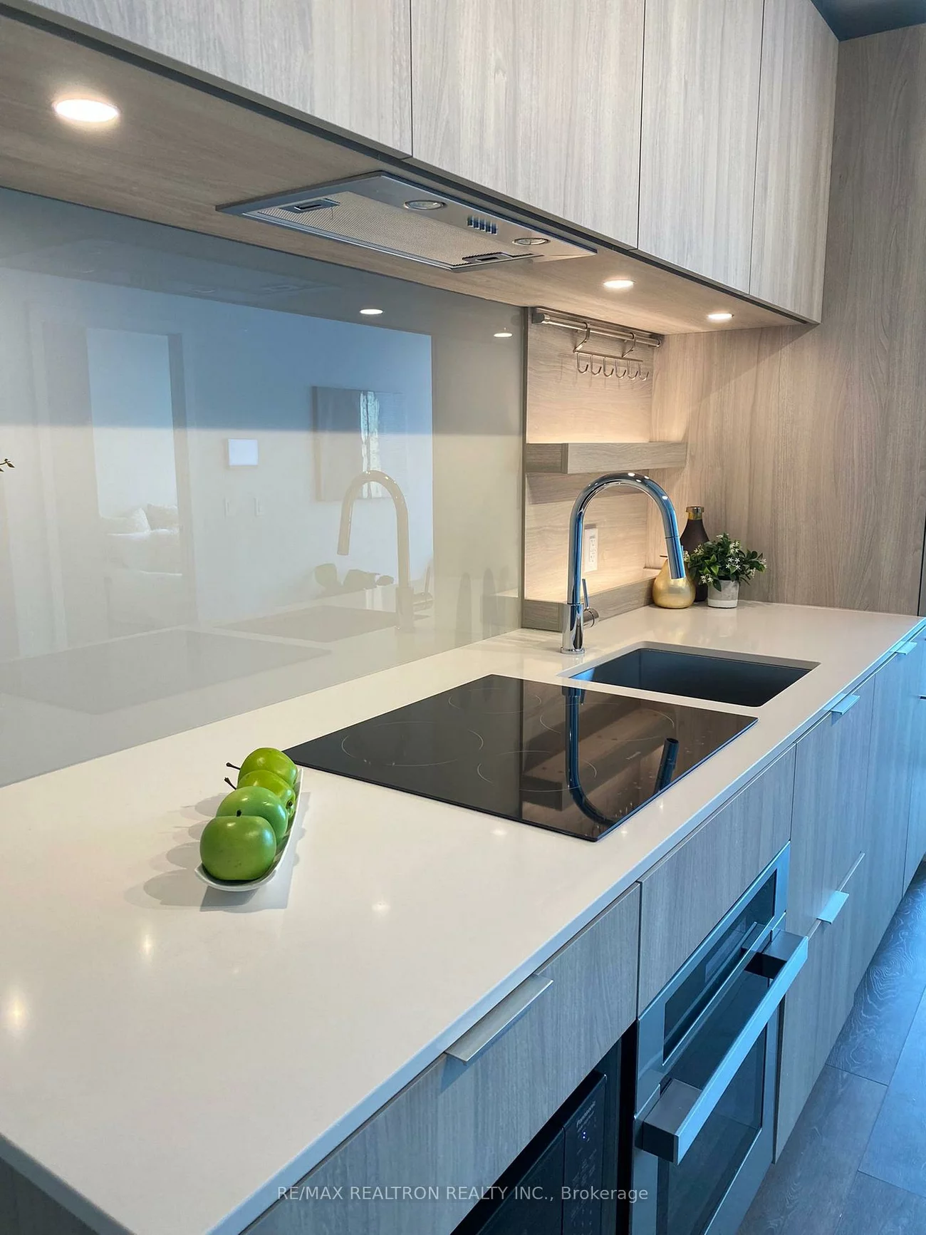 28, Ann, Port Credit, Mississauga