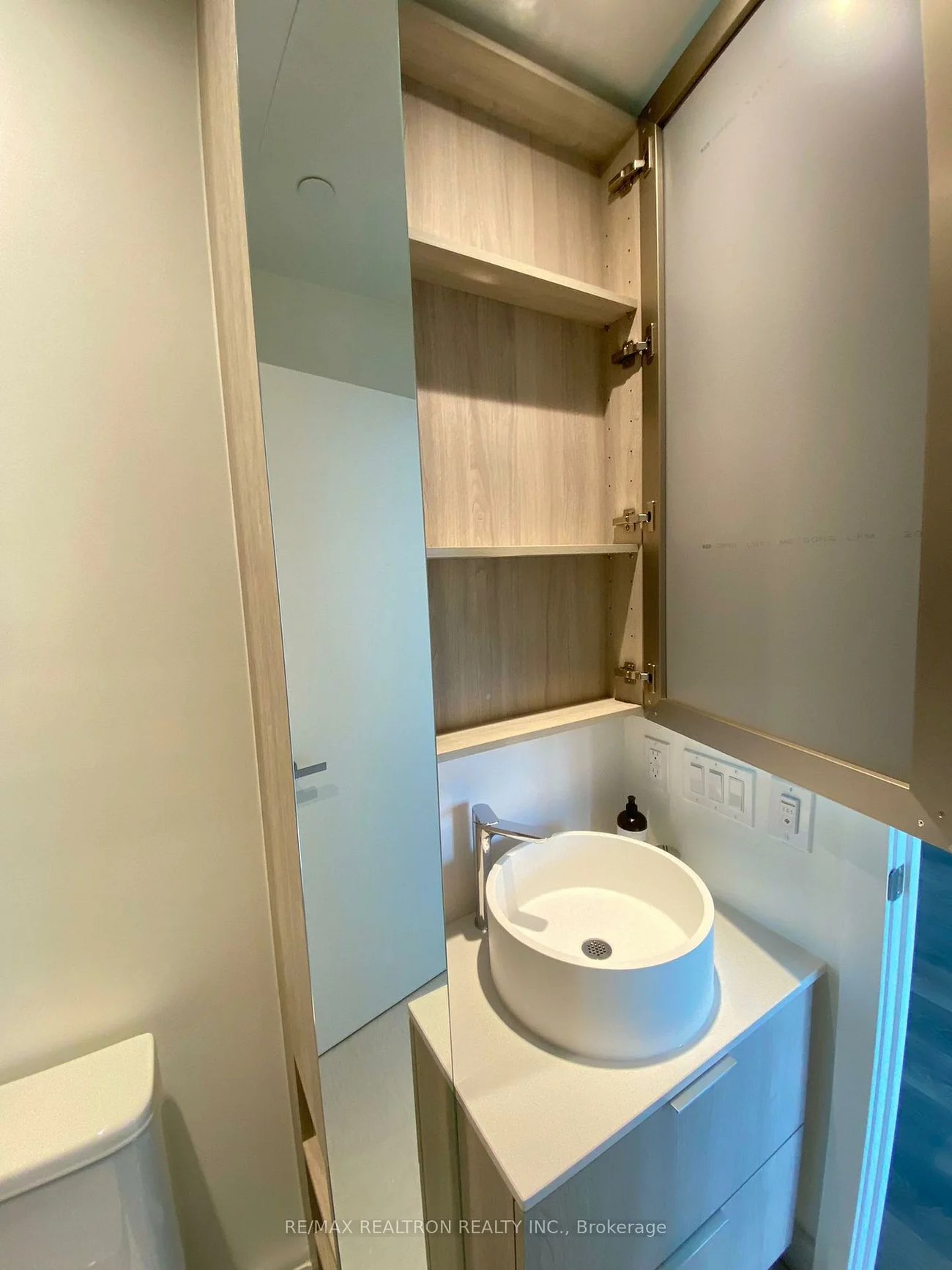 28, Ann, Port Credit, Mississauga