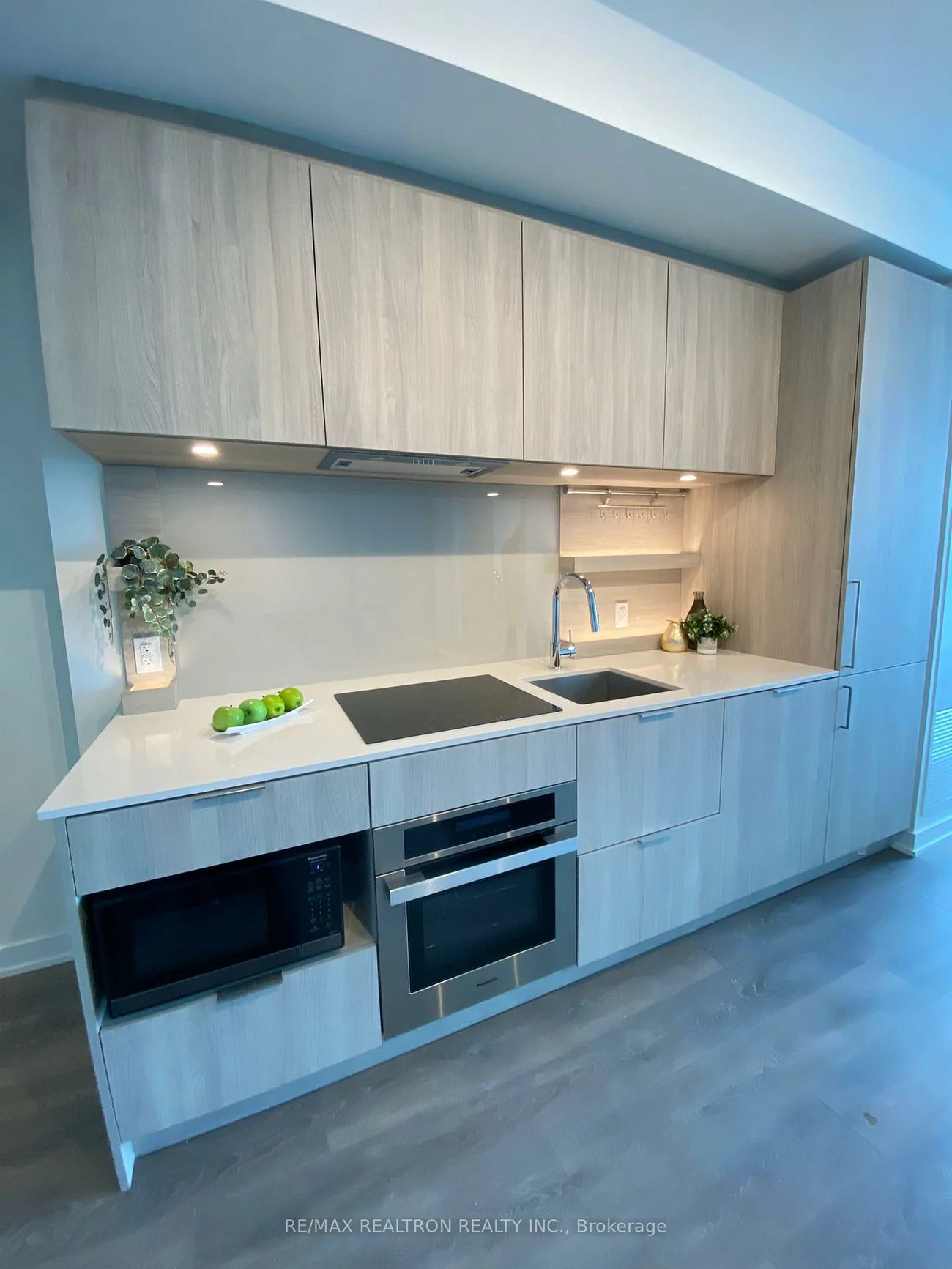 28, Ann, Port Credit, Mississauga