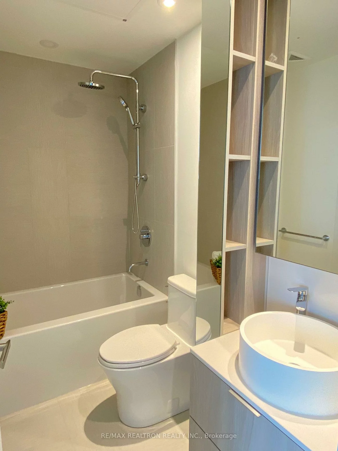 28, Ann, Port Credit, Mississauga