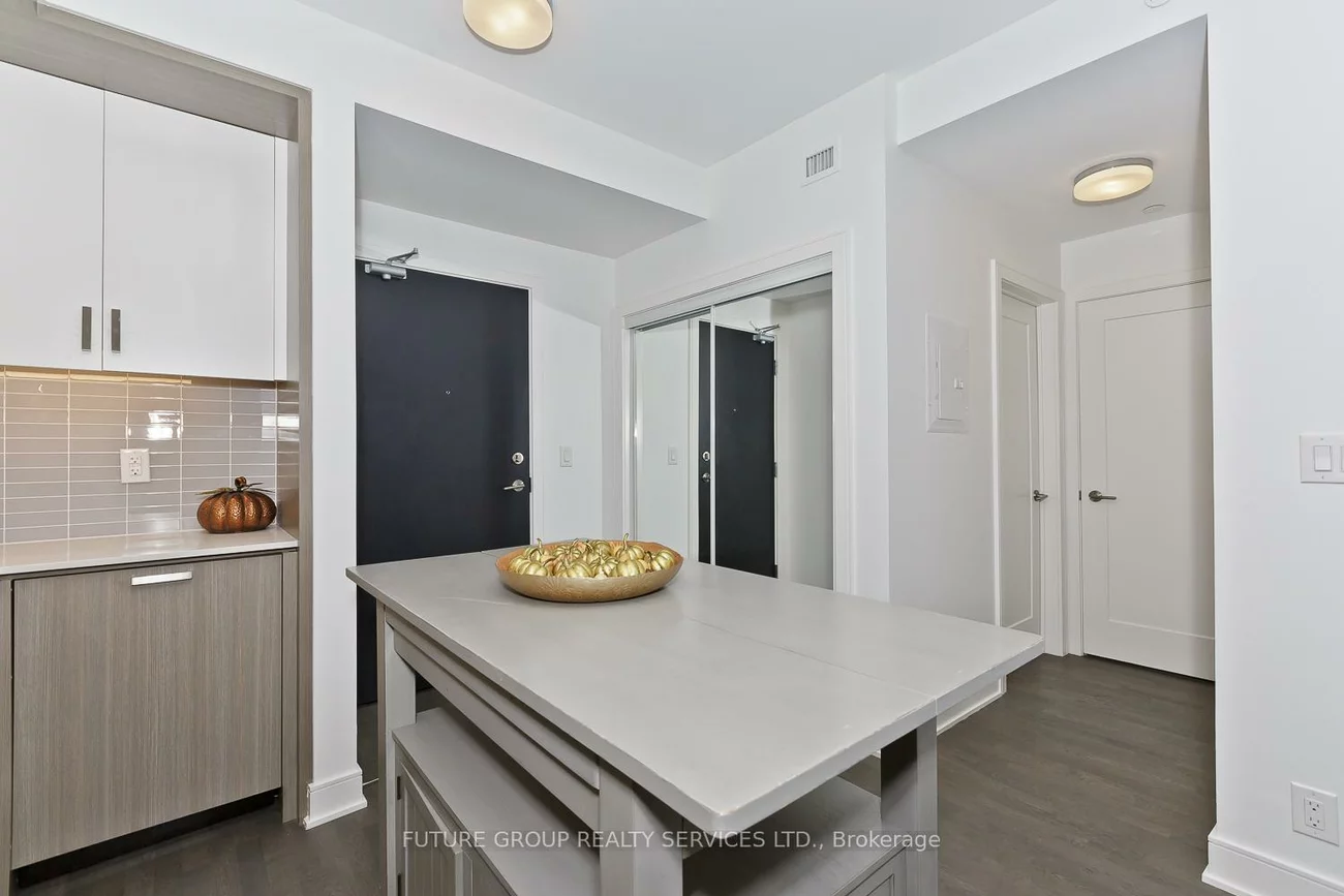 1575, Lakeshore, Clarkson, Mississauga