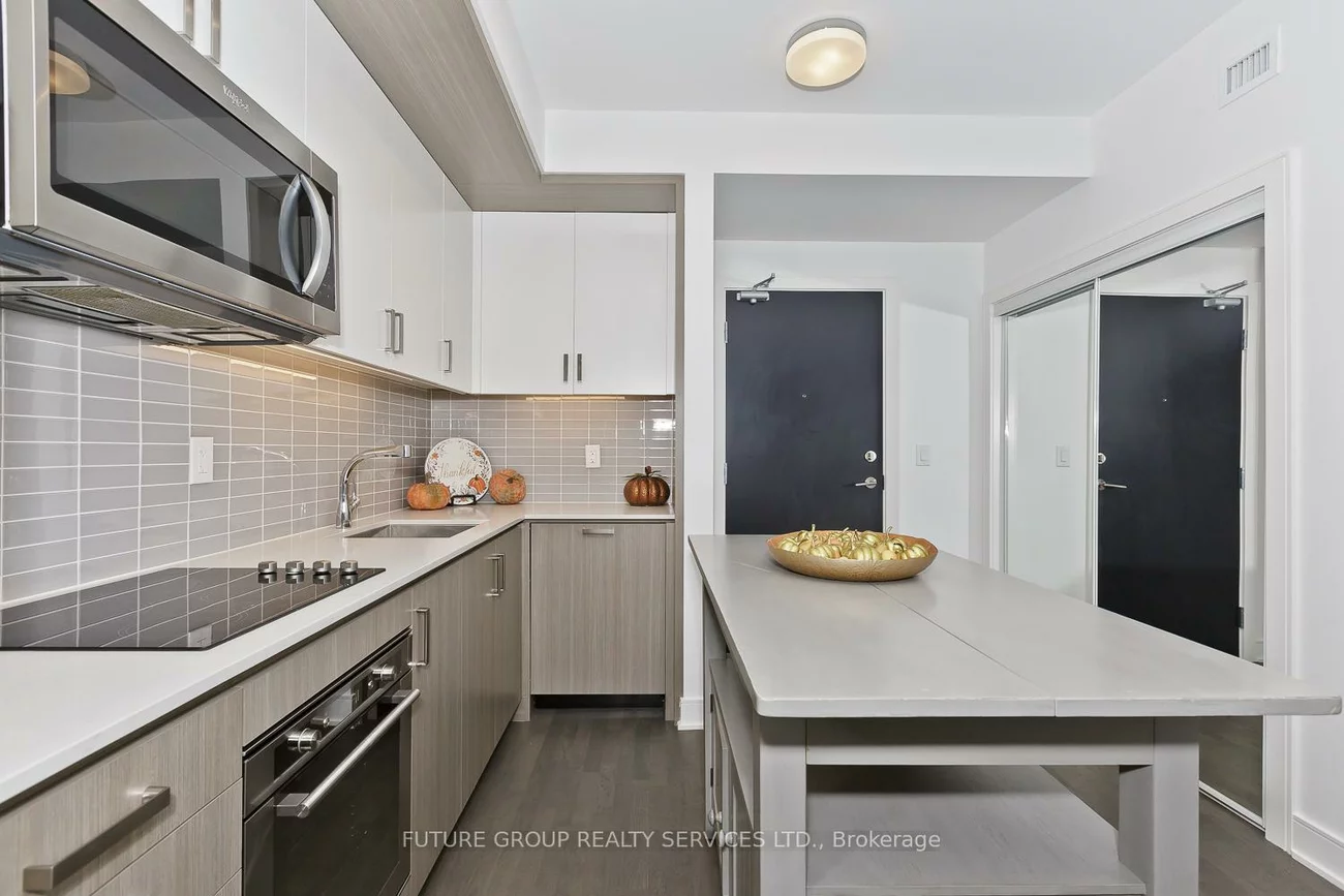 1575, Lakeshore, Clarkson, Mississauga