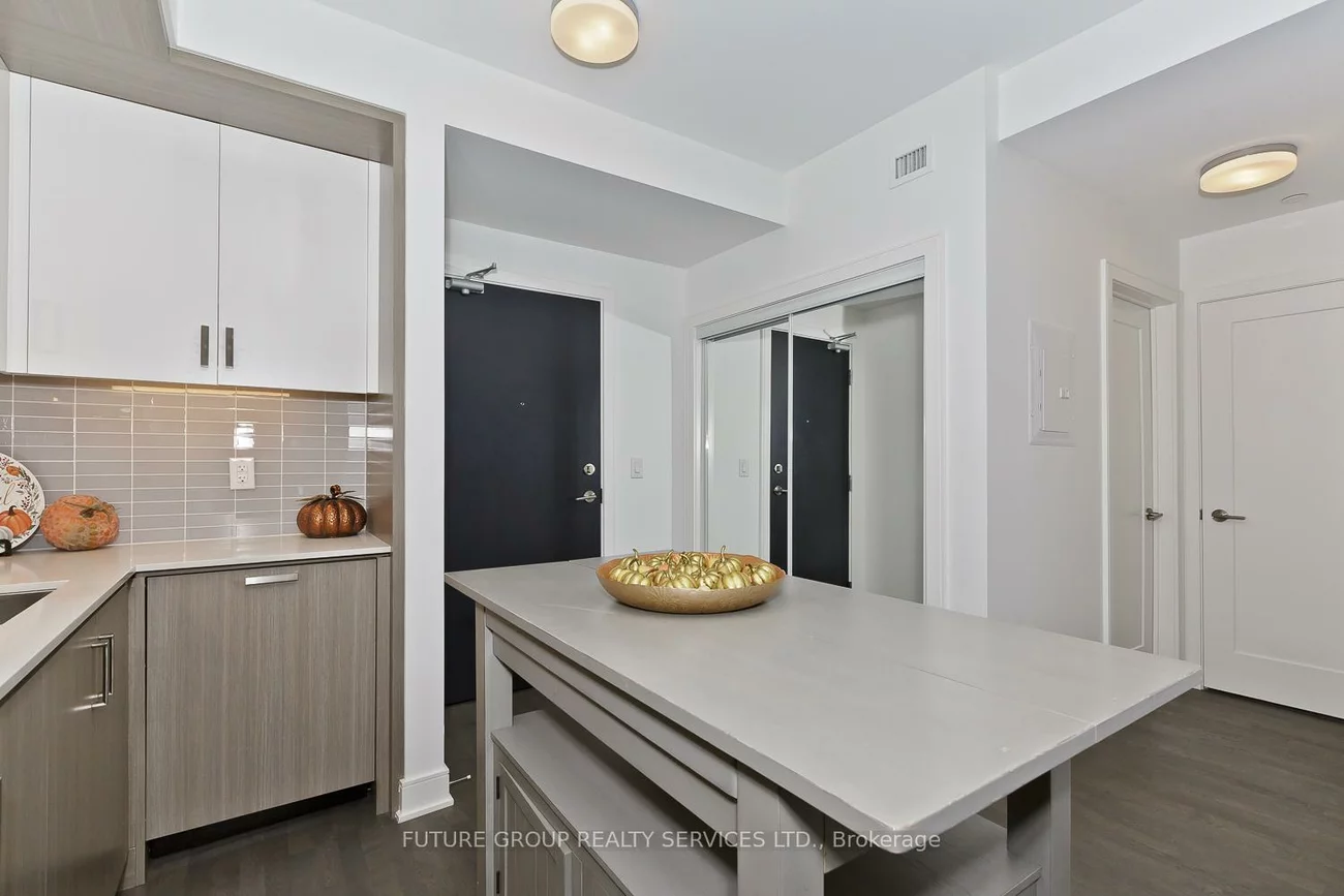 1575, Lakeshore, Clarkson, Mississauga