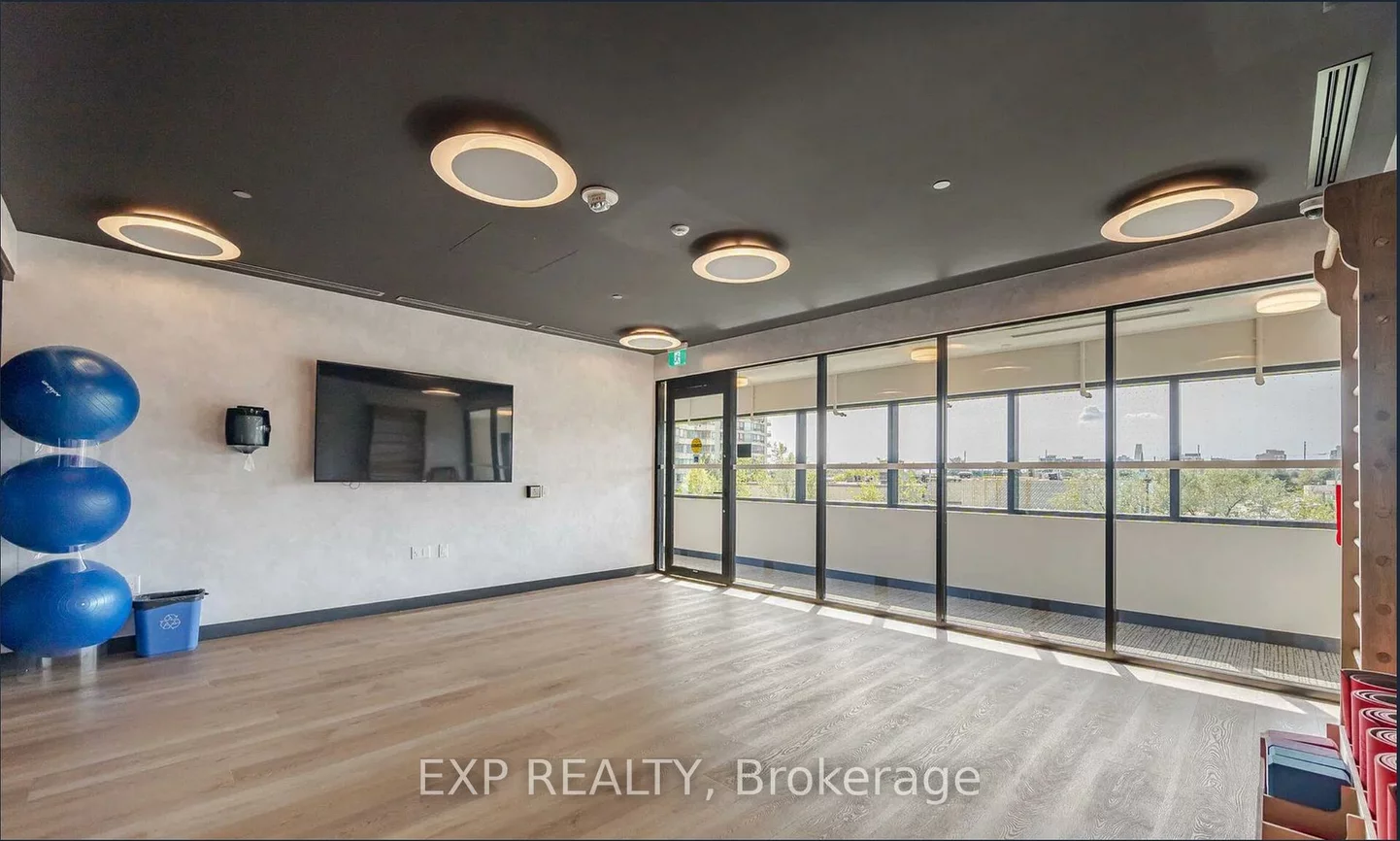 86, Dundas, Cooksville, Mississauga