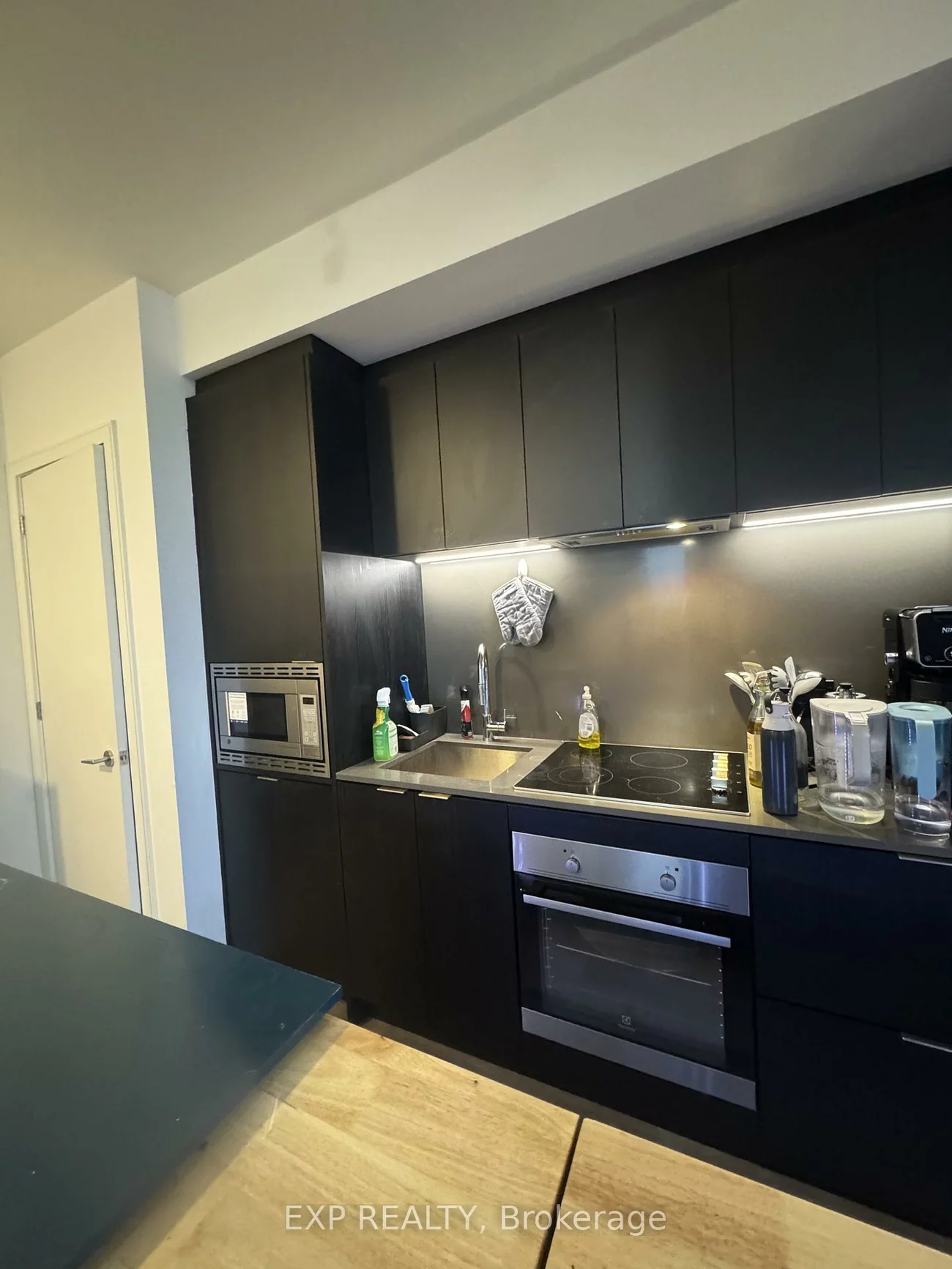 86, Dundas, Cooksville, Mississauga