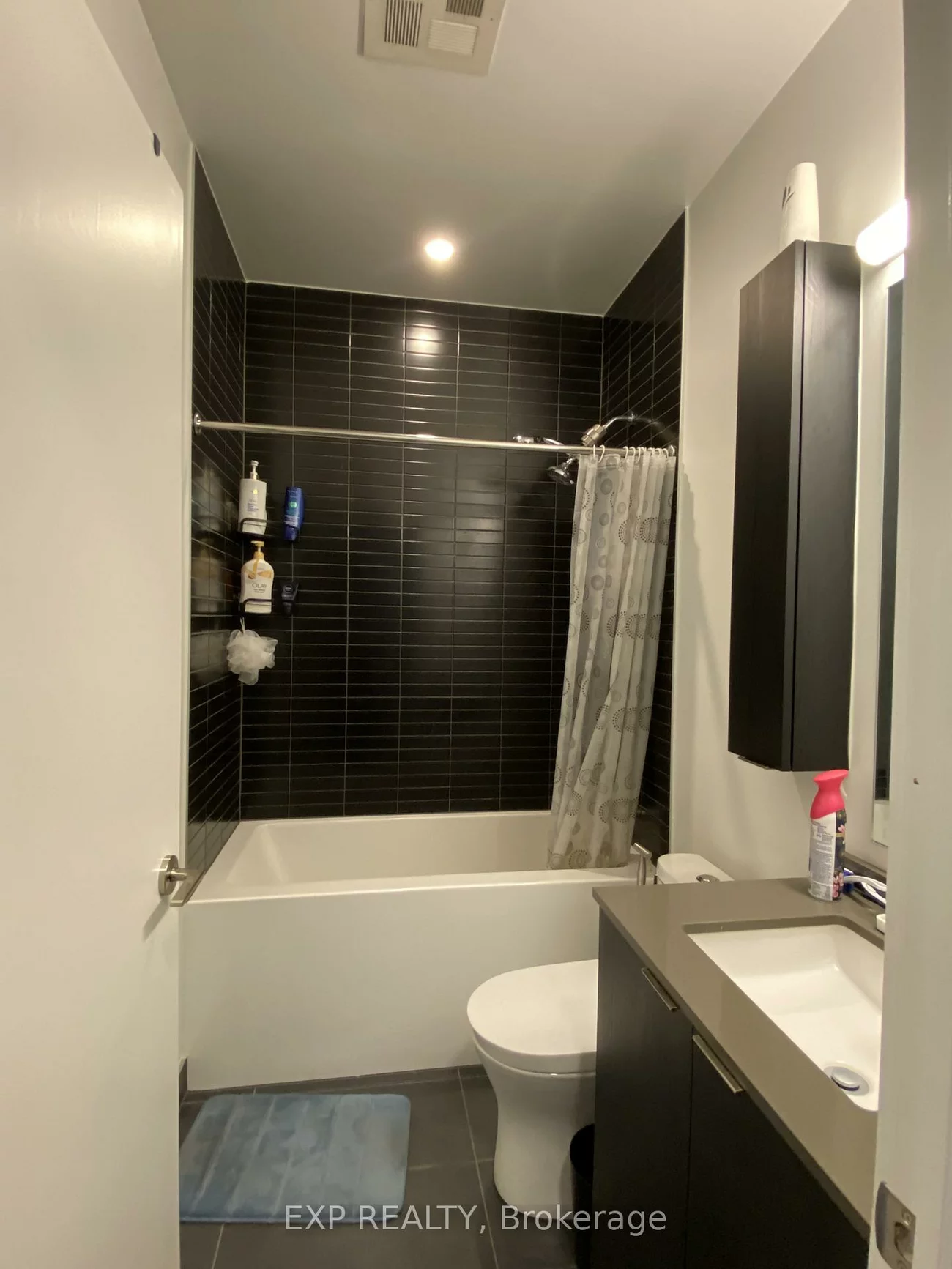 86, Dundas, Cooksville, Mississauga